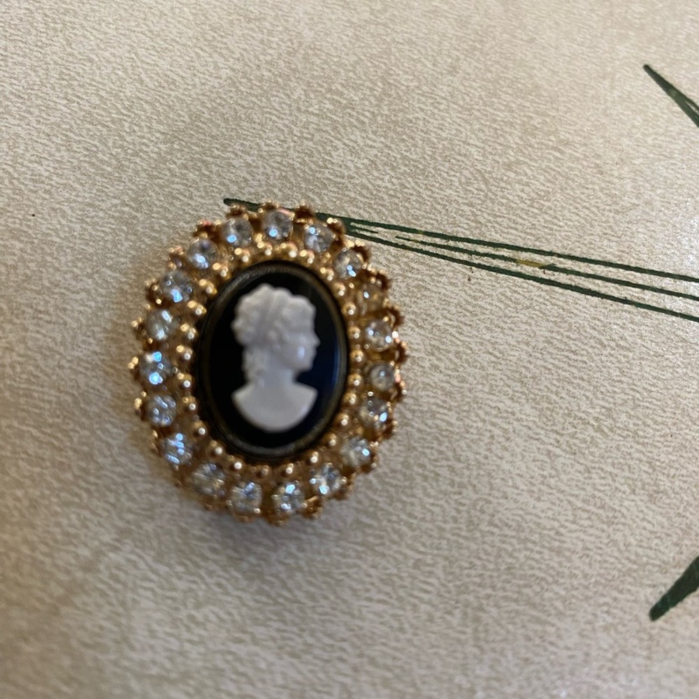 Vintage Coro Cameo Stunning!